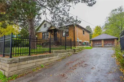 265 SPRINGBANK Drive, London South, ON N6J 1G3