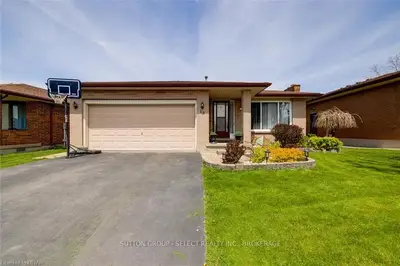12 GOLFVIEW Crescent, London South, ON N6C 5M9