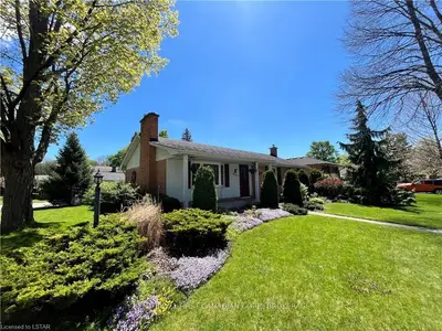 461 BRIARHILL Avenue, London East, ON N5Y 1P3