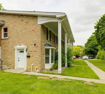 48 ARBOUR GLEN CRES Crescent, London East, ON N5Y 1Z9