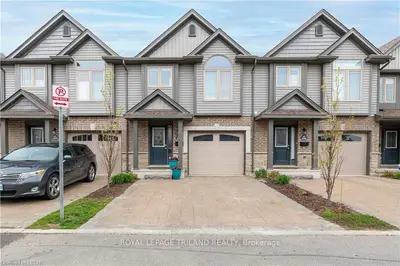 3400 CASTLE ROCK Place 104, London South, ON N6L 0C8