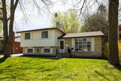 453 CASTLEGROVE Boulevard, London North, ON N6K 1K9