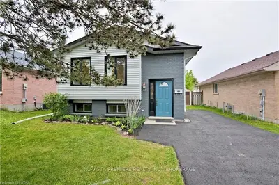 22 Erica Crescent S, London South, ON N6E 3P4