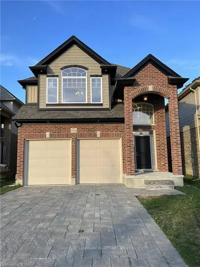 1558 NOAH Bend, London North, ON N6G 0T2