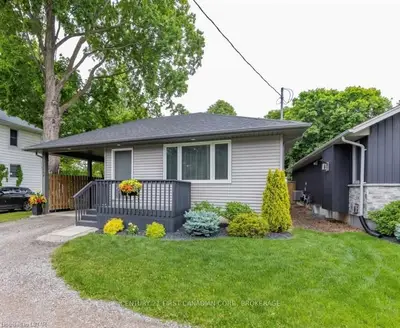 22598 ADELAIDE Road, Strathroy-Caradoc, ON N0L 1W0