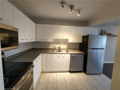 30 CHAPMAN Court 204, London North, ON N6G 4Y4
