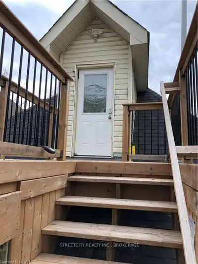 106 HIGH Street 2, London South, ON N6C 4K1