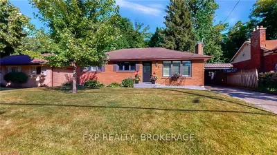 243 RIDGEWOOD Crescent, London South, ON N6J 3G7