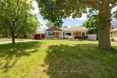 23 HIGHVIEW Avenue W, London South, ON N6J 2A2