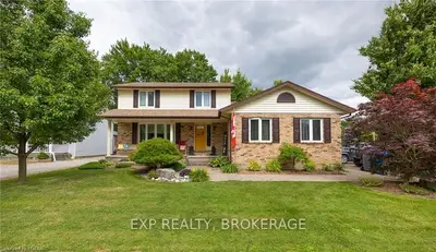 523 Broadway Street, Plympton-wyoming, On N0n 1t0