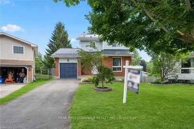 43 CLEVELAND Place, London South, ON N5Z 4T5