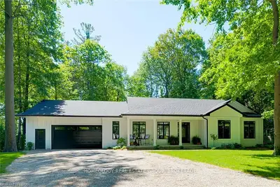8383 OAKWOOD Drive, Lambton Shores, ON N0M 1T0