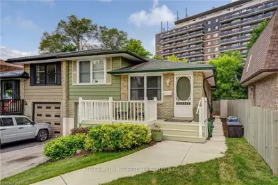 993 EAGLE Crescent, London South, ON N5Z 4K5