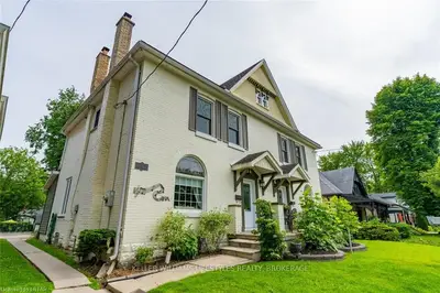 32 CHARLES Street, London North, ON N6H 1H2
