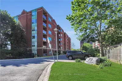 77 BASE LINE Road W 302, London South, ON N6J 4Y6
