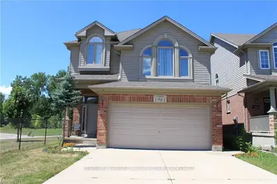 1961 ROLLINGACRES Drive, London North, ON N5X 0A8