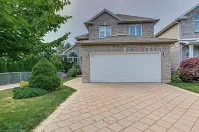 735 BRAMBLEWOOD Place, London South, ON N6K 4Y3