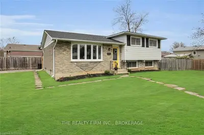 51 SNOWDON Crescent, London South, ON N6E 1G5