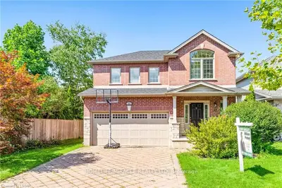 32 Greyrock Crescent, London East, ON N5Y 6L4