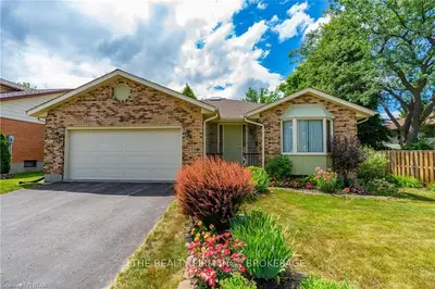 6 ANDOVER Drive, London South, ON N6J 4J8