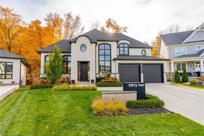 32 KEMP Crescent, Strathroy-Caradoc, ON N7G 0G3