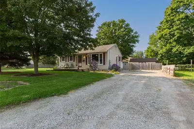 232 QUEEN Street, Strathroy-Caradoc, ON N7G 2J1