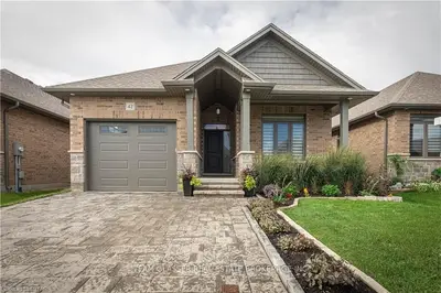 159 COLLINS Way 42, Strathroy-Caradoc, ON N7G 3H3
