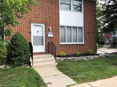 76 OLYMPUS Court 66, Sarnia, ON N7S 4S7