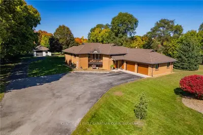 21592 ADELAIDE Street, Strathroy-Caradoc, ON N0L 1W0