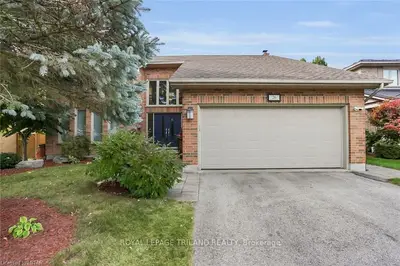 26 MOCKINGBIRD Crescent, London South, ON N6J 4T5