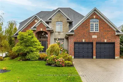 2262 LADYSLIPPER Crescent, London South, ON N6K 0A4