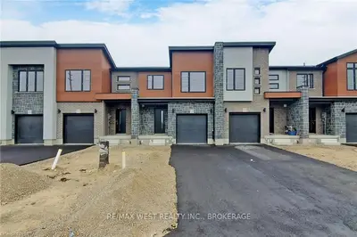 3017 TURNER Crescent, London South, ON N6M 0J3