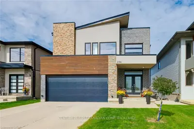 2156 WATEROAK DRIVE Drive, London North, ON N6G 0P9