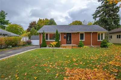 382 COLVILLE Boulevard, London South, ON N6K 2J5