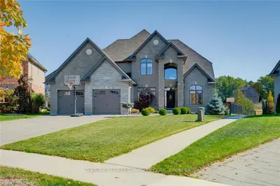 7051 CLAYTON Walk, London South, ON N6P 0A1