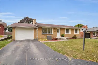 5 ROCKINGHAM Court, London South, ON N6C 4L7