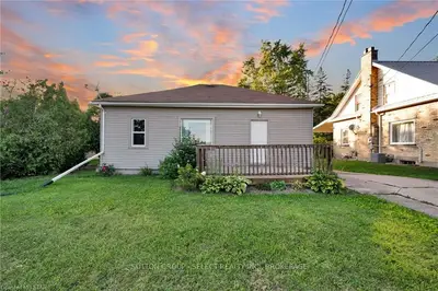 1882 LONGWOODS Road, Southwest Middlesex, ON N0L 2N0