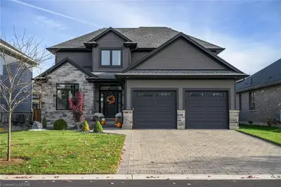 2550 TERRY FOX Court, Strathroy-Caradoc, ON N0L 1W0