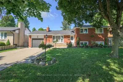 50 AGINCOURT Gardens, London South, ON N5Z 4E6