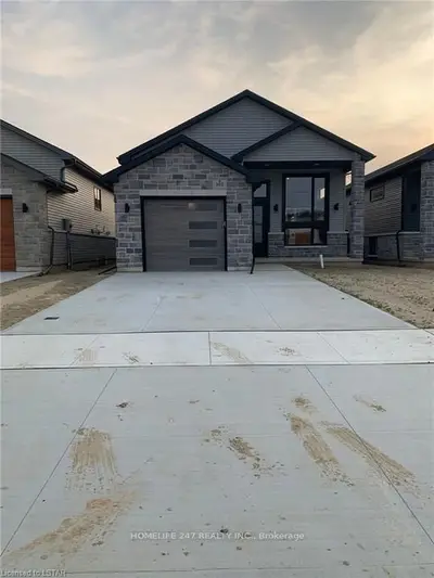102 IRONWOOD Trail, Chatham-Kent, ON N7M 0T3
