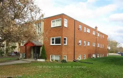 100 King Edward Avenue, London South, On N5z 3t1