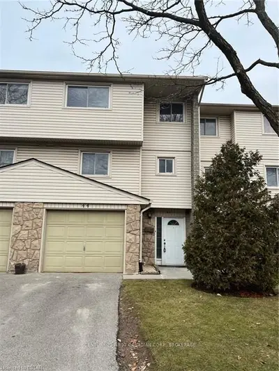 300 Sandringham Crescent 44, London South, On N6c 5b4