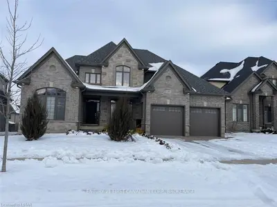 2389 Torrey Pines Way, London North, On N6g 0t6
