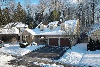 17 Robinwood Crescent, London South, On N6k 3b2