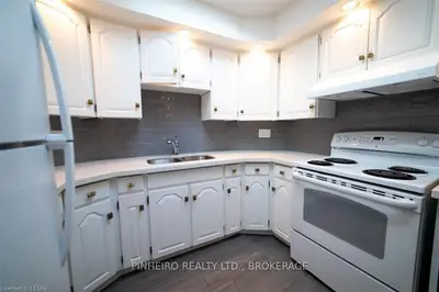 696 Hamilton Road, London East, On N5z 1t6