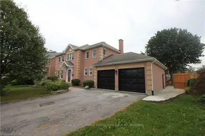 18 Meadowridge Crescent, London North, On N6h 5g1