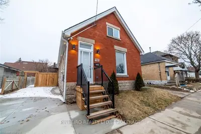 138 Price Street, London East, On N5z 2j3