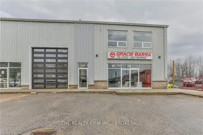 1712 Hyde Park Road, London North, On N6h 5l7