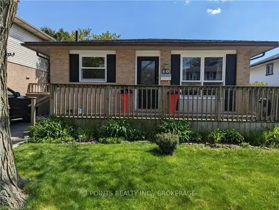 10 Bloomsbury Court, London East, On N5v 3n8