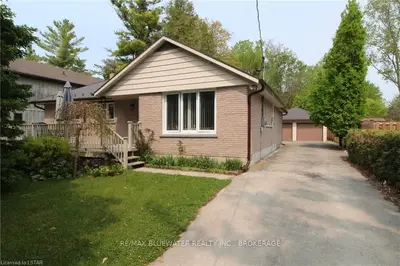6648 FOSTER Crescent, Lambton Shores, ON N0N 1J3